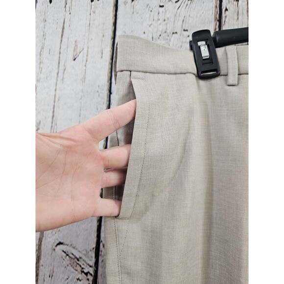 GC Men's 40 Peter Millar Wrightsville Performance Short 9" Shorts Tan Khaki EUC - Picture 2 of 8